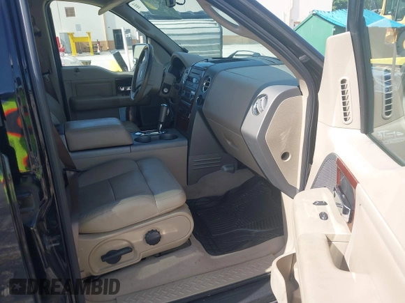 2008 Ford F-150 XLT z VIN 1FTPW14V28FB87601, wystawiony jako IAAI lot #42672726 z przebiegiem 220 203 mil mil oraz . Historia ofert i sprzedaży dostępna na DreamBid. Obrazek 5.