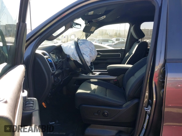2022 Ram 1500 Big Horn z VIN 1C6RREBT1NN436343, wystawiony jako IAAI lot #41367073 z przebiegiem 13 784 mil mil oraz . Historia ofert i sprzedaży dostępna na DreamBid. Obrazek 5.