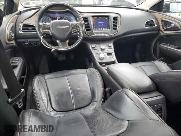 2015 Chrysler 200 C z VIN 1C3CCCEG6FN543638, wystawiony jako Copart lot #54553705 z przebiegiem 54 056 mil mil oraz Szkody całkowita. Historia ofert i sprzedaży dostępna na DreamBid. Obrazek 8.