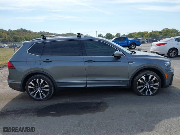 2020 Volkswagen Tiguan SEL Premium R-Line with VIN 3VV4B7AX2LM150484, listed as a IAAI auction lot 40675784 with 37,757 mi miles. Bid and sale history available at carsss.com. Image 13.