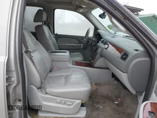 2007 Chevrolet Tahoe LTZ z VIN 1GNFK13037J332824, wystawiony jako IAAI lot #41505874 z przebiegiem 219 823 mil mil oraz . Historia ofert i sprzedaży dostępna na DreamBid. Obrazek 5.