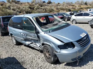 2006 Chrysler Town & Country with VIN 1A4GP45R96B519368, listed as a Copart auction lot 70233954 with 163,184 mi miles and Salvage Title. Bid and sale history available at DreamBid. Image 4.