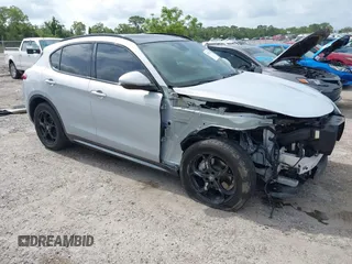 2023 Alfa Romeo Stelvio Ti z VIN ZASPAKBN5P7D57909, wystawiony jako IAAI lot #42327191 z przebiegiem 13 253 mil mil oraz . Historia ofert i sprzedaży dostępna na DreamBid. Obrazek 1.