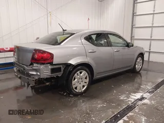 2014 Dodge Avenger SE z VIN 1C3CDZAB4EN228880, wystawiony jako IAAI lot #41605761 z przebiegiem 97 437 mil mil oraz . Historia ofert i sprzedaży dostępna na DreamBid. Obrazek 4.