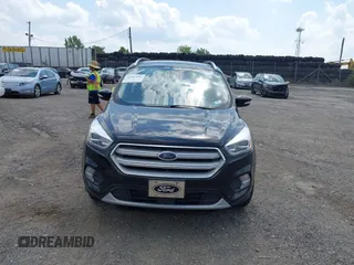2018 Ford Escape Titanium z VIN 1FMCU9J9XJUB66275, wystawiony jako IAAI lot #42757952 z przebiegiem 97 629 mil mil oraz . Historia ofert i sprzedaży dostępna na DreamBid. Obrazek 12.