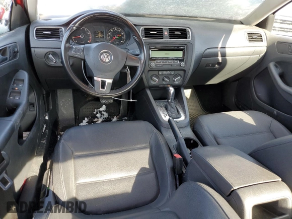 2011 Volkswagen Jetta SE with VIN 3VWDZ7AJ2BM362108, listed as a Copart auction lot 82334824 with 39,617 mi miles and Salvage title. Bid and sale history available at DreamBid. Image 8.