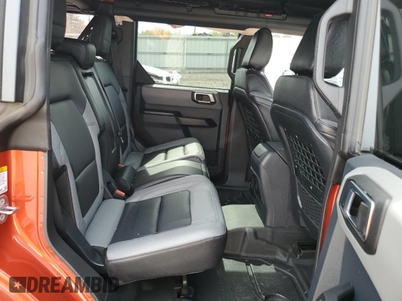 2024 Ford Bronco Big Bend z VIN 1FMDE7BH7RLA10353, wystawiony jako Copart lot #54209345 z przebiegiem 10 606 mil mil oraz Szkoda całkowita • Salvage title. Historia ofert i sprzedaży dostępna na DreamBid. Obrazek 11.