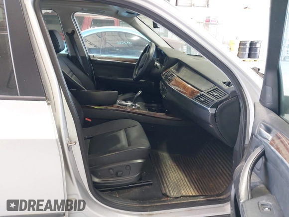 2012 BMW X5 35d z VIN 5UXZW0C53CL674187, wystawiony jako IAAI lot #42274931 z przebiegiem 272 642 mil mil oraz . Historia ofert i sprzedaży dostępna na DreamBid. Obrazek 5.