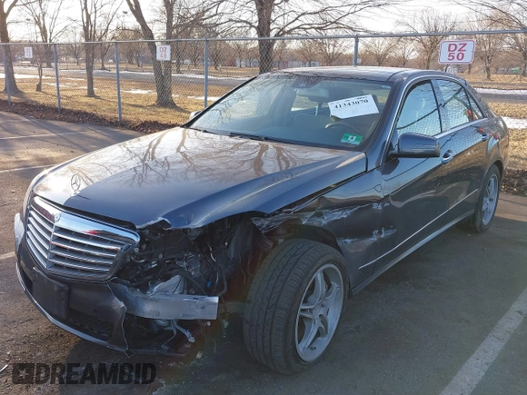 2010 Mercedes-Benz E-Class E 550 Luxury with VIN WDDHF9AB4AA207739, listed as a IAAI auction lot 41343070 with 71,390 mi miles. Bid and sale history available at carsss.com. Image 6.