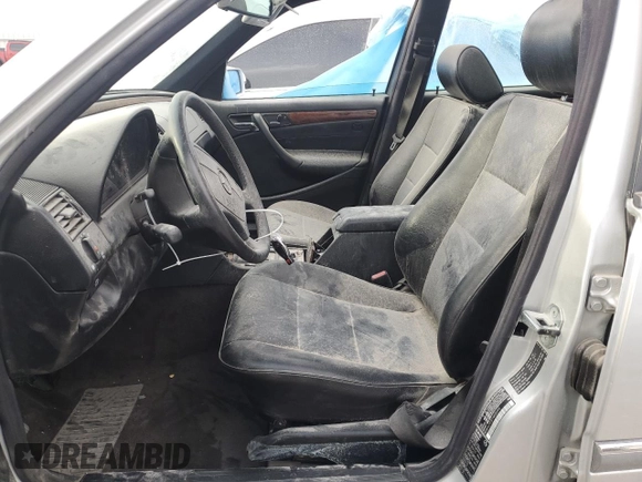 2000 Mercedes-Benz C 230/260/280/320 z VIN WDBHA29G8YA830399, wystawiony jako Copart lot #86919894 z przebiegiem 89 183 mil mil oraz Nie do naprawy • Non repairable. Historia ofert i sprzedaży dostępna na DreamBid. Obrazek 7.