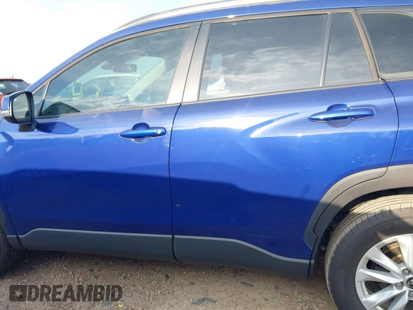 2022 Toyota Corolla Cross LE z VIN 7MUCAAAG6NV018136, wystawiony jako IAAI lot #41863545 z przebiegiem 40 239 mil mil oraz . Historia ofert i sprzedaży dostępna na DreamBid. Obrazek 14.