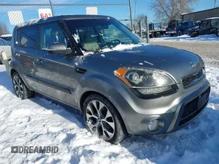 2013 Kia Soul ! with VIN KNDJT2A69D7558243, listed as a IAAI auction lot 41266545 with 192,503 mi miles. Bid and sale history available at carsss.com. Image 1.