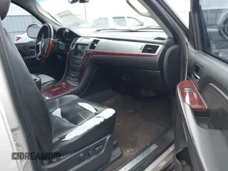2007 Cadillac Escalade z VIN 1GYFK63847R256229, wystawiony jako IAAI lot #41600996 z przebiegiem 219 189 mil mil oraz . Historia ofert i sprzedaży dostępna na DreamBid. Obrazek 5.