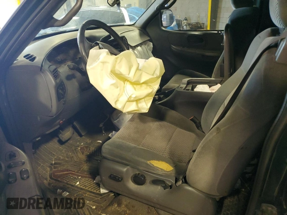 2002 Ford F-150 XL z VIN 1FTRX172X2NA10475, wystawiony jako Copart lot #61645655 z przebiegiem Nie podano mil oraz Szkoda całkowita • Salvage title. Historia ofert i sprzedaży dostępna na DreamBid. Obrazek 7.