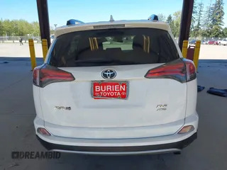 2018 Toyota RAV4 XLE with VIN JTMRFREVXJD240388, listed as a IAAI auction lot 42052065 with 117,114 mi miles. Bid and sale history available at carsss.com. Image 17.