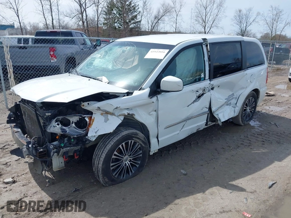 2013 Chrysler Town & Country S with VIN 2C4RC1HG6DR818396, listed as a IAAI auction lot 41922016 with 231,595 mi miles. Bid and sale history available at carsss.com. Image 18.