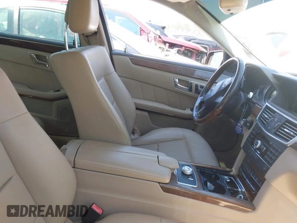 2010 Mercedes-Benz E-Class E 350 Luxury with VIN WDDHF8HBXAA251115, listed as a IAAI auction lot 41901802 with 134,323 mi miles. Bid and sale history available at carsss.com. Image 5.