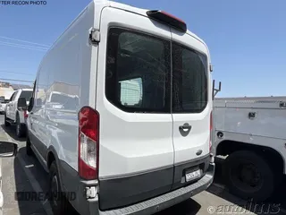 2018 Ford Transit z VIN 1FTYE1CM0JKB42346, wystawiony jako IAAI lot #42729426 z przebiegiem 94 207 mil mil oraz . Historia ofert i sprzedaży dostępna na DreamBid. Obrazek 4.