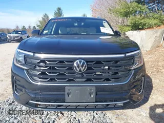 2024 Volkswagen Atlas SEL Premium R-Line z VIN 1V2FR2CAXRC571571, wystawiony jako IAAI lot #41876241 z przebiegiem 14 652 mil mil oraz . Historia ofert i sprzedaży dostępna na DreamBid. Obrazek 13.