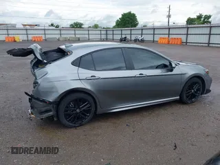 2025 Toyota Camry LE z VIN 4T1DAACK5SU527380, wystawiony jako IAAI lot #42116438 z przebiegiem 4 917 mil mil oraz . Historia ofert i sprzedaży dostępna na DreamBid. Obrazek 14.