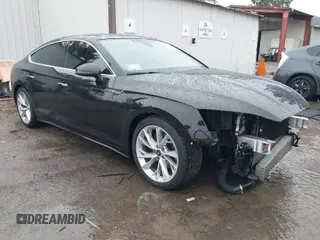 2022 Audi A5 Sportback Premium Plus z VIN WAUCBCF57NA034785, wystawiony jako IAAI lot #41556482 z przebiegiem 40 648 mil mil oraz . Historia ofert i sprzedaży dostępna na DreamBid. Obrazek 1.