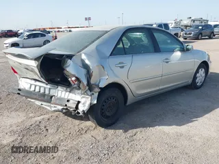 2005 Toyota Camry STD z VIN 4T1BE32K75U996144, wystawiony jako IAAI lot #42284780 z przebiegiem 157 050 mil mil oraz . Historia ofert i sprzedaży dostępna na DreamBid. Obrazek 4.