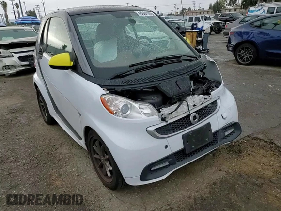 2014 Smart fortwo Pure with VIN WMEEJ3BAXEK745569, listed as a Copart auction lot 48601055 with 114,673 mi miles and Salvage title. Bid and sale history available at DreamBid. Image 10.