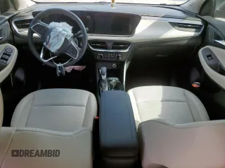2024 Buick Encore GX Preferred z VIN KL4AMBSL5RB201576, wystawiony jako Copart lot #53548725 z przebiegiem 8 590 mil mil oraz Szkoda całkowita • Salvage title. Historia ofert i sprzedaży dostępna na DreamBid. Obrazek 8.