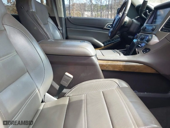2016 GMC Yukon Denali with VIN 1GKS2CKJ4GR443529, listed as a IAAI auction lot 41617447 with 152,778 mi miles. Bid and sale history available at carsss.com. Image 5.