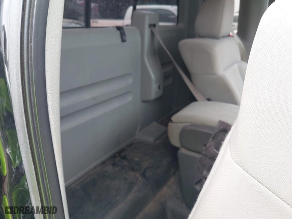 2005 Ford F-150 XL with VIN 1FTRF12W15KC00040, listed as a IAAI auction lot 41532710 with 172,371 mi miles. Bid and sale history available at carsss.com. Image 8.