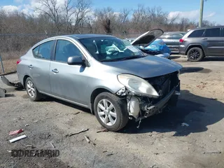 2012 Nissan Versa SL with VIN 3N1CN7AP6CL932748, listed as a IAAI auction lot 41532452 with 110,881 mi miles. Bid and sale history available at carsss.com. Image 1.