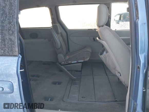 2007 Chrysler Town & Country LWB LX with VIN 2A4GP44R27R284770, listed as a IAAI auction lot 41313733 with 178,903 mi miles. Bid and sale history available at carsss.com. Image 8.