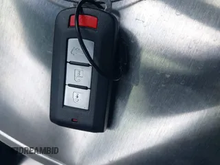 2025 Mitsubishi Eclipse Cross SE z VIN JA4ATWAA5SZ004141, wystawiony jako IAAI lot #42188861 z przebiegiem 7 481 mil mil oraz . Historia ofert i sprzedaży dostępna na DreamBid. Obrazek 11.