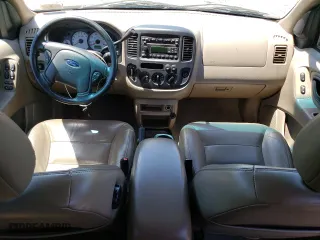 2002 Ford Escape Limited with VIN 1FMCU04172KD23243, listed as a Copart auction lot 57082104 with 153,480 mi miles and Clean Title. Bid and sale history available at carsss.com. Image 8.