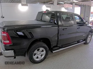 2022 Ram 1500 Big Horn z VIN 1C6RRFFG3NN179009, wystawiony jako IAAI lot #42521052 z przebiegiem 60 189 mil mil oraz . Historia ofert i sprzedaży dostępna na DreamBid. Obrazek 26.