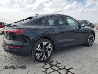 2024 Audi Q8 e-tron z VIN WA1DABGE7RB005395, wystawiony jako Copart lot #53782745 z przebiegiem 6989 mil mil oraz Szkody całkowita. Historia ofert i sprzedaży dostępna na DreamBid. Obrazek 3.