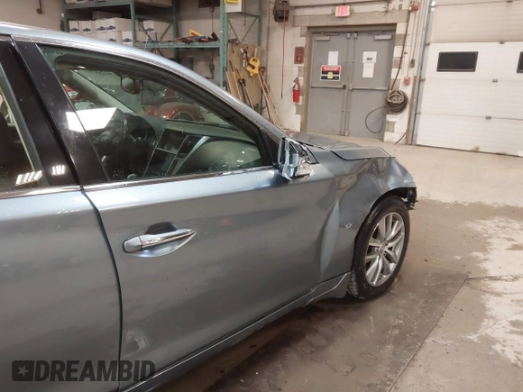 2015 Infiniti Q50 Premium with VIN JN1BV7AR2FM414613, listed as a IAAI auction lot 41258797 with 162,822 mi miles. Bid and sale history available at carsss.com. Image 18.