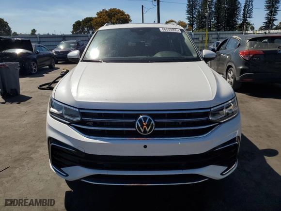 2024 Volkswagen Tiguan SEL R-Line with VIN 3VV4B7AX9RM043389, listed as a Copart auction lot 48455955 with 8,707 mi miles and Salvage Title. Bid and sale history available at carsss.com. Image 5.