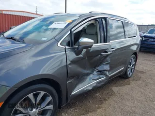 2018 Chrysler Pacifica Limited z VIN 2C4RC1GG1JR105869, wystawiony jako IAAI lot #42064725 z przebiegiem 140 766 mil mil oraz . Historia ofert i sprzedaży dostępna na DreamBid. Obrazek 6.