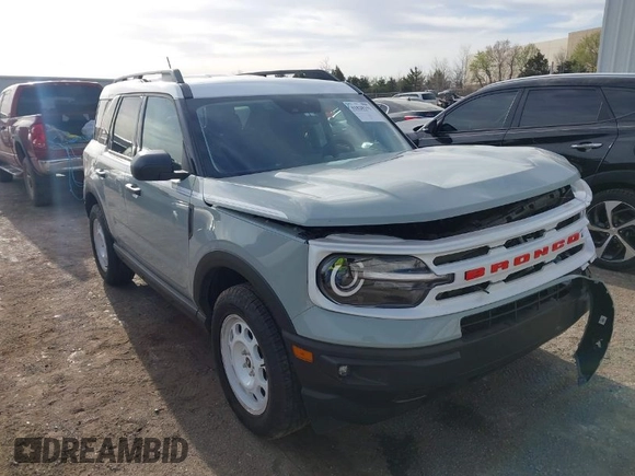 2024 Ford Bronco Sport Heritage z VIN 3FMCR9G64RRF08952, wystawiony jako IAAI lot #41828191 z przebiegiem 7 588 mil mil oraz . Historia ofert i sprzedaży dostępna na DreamBid. Obrazek 1.