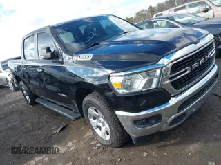 2019 Ram 1500 Big Horn z VIN 1C6RREFT1KN844752, wystawiony jako IAAI lot #41407771 z przebiegiem 122 814 mil mil oraz . Historia ofert i sprzedaży dostępna na DreamBid. Obrazek 1.