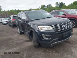 2017 Ford Explorer XLT z VIN 1FM5K8D84HGA72736, wystawiony jako IAAI lot #42342005 z przebiegiem 128 557 mil mil oraz . Historia ofert i sprzedaży dostępna na DreamBid. Obrazek 1.