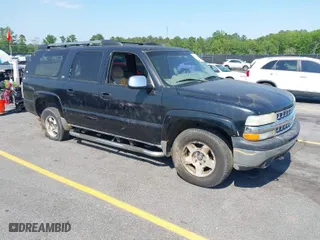 2002 Chevrolet Suburban LT with VIN 3GNFK16Z92G278272, listed as a IAAI auction lot 42073331 with 443,324 mi miles. Bid and sale history available at carsss.com. Image 1.