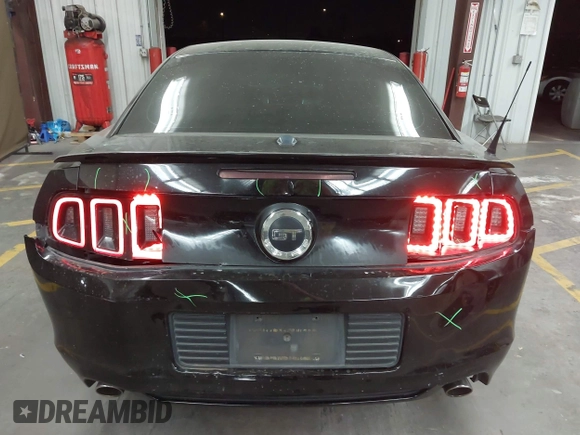 2014 Ford Mustang GT z VIN 1ZVBP8CFXE5257404, wystawiony jako IAAI lot #42731944 z przebiegiem 308 695 mil mil oraz . Historia ofert i sprzedaży dostępna na DreamBid. Obrazek 16.