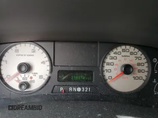 2005 Ford F-350 XL с VIN 1FTWW31P25EA36689, выставлен на аукционе Copart как лот 54117095 с пробегом 230 370 миль миль и Списание • Salvage title. История ставок и продаж доступна на DreamBid. Изображение 9.