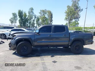 2021 Toyota Tacoma SR z VIN 5TFCZ5AN1MX274315, wystawiony jako IAAI lot #42273054 z przebiegiem 67 863 mil mil oraz . Historia ofert i sprzedaży dostępna na DreamBid. Obrazek 14.