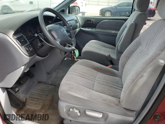 2000 Toyota Sienna LE with VIN 4T3ZF13C3YU284605, listed as a Copart auction lot 79405404 with 137,213 mi miles and Salvage Title. Bid and sale history available at carsss.com. Image 7.