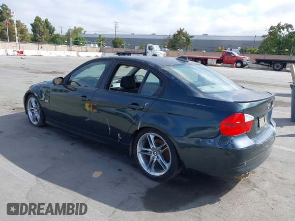2007 BMW 3 Series 328i z VIN WBAVC53577FZ70532, wystawiony jako IAAI lot #42507614 z przebiegiem Nie podano mil oraz . Historia ofert i sprzedaży dostępna na DreamBid. Obrazek 3.