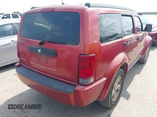 2008 Dodge Nitro SXT z VIN 1D8GT28K18W259419, wystawiony jako IAAI lot #42406662 z przebiegiem 197 382 mil mil oraz . Historia ofert i sprzedaży dostępna na DreamBid. Obrazek 4.
