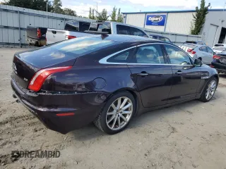 2013 Jaguar XJ z VIN SAJWA1C75D8V54004, wystawiony jako Copart lot #76922464 z przebiegiem 107 175 mil mil oraz Szkoda całkowita • Salvage title. Historia ofert i sprzedaży dostępna na DreamBid. Obrazek 3.